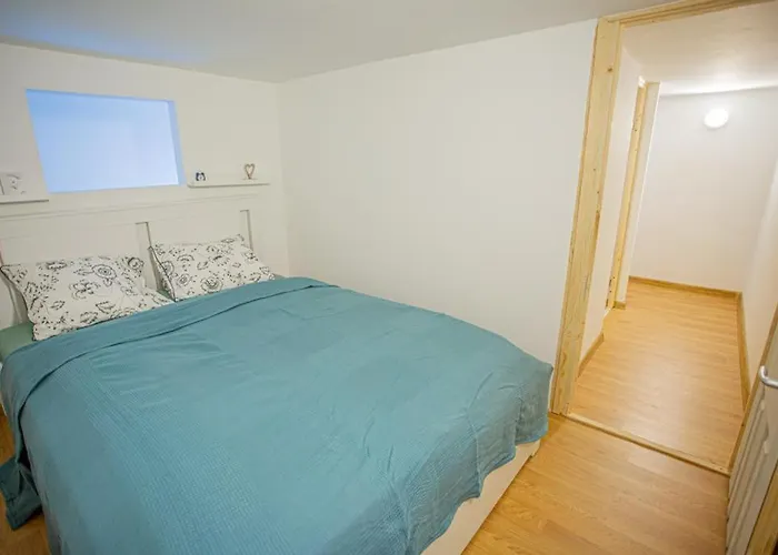 Cosy Gallery Flat In Akacfa St.