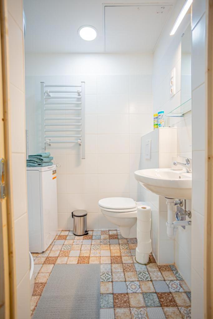 Cosy Gallery Flat In Akacfa St. דירה